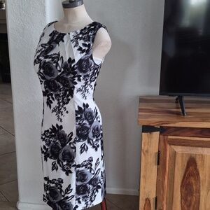 Dressbarn, Top Pleated, Floral Print Dress Sz 10 Petite